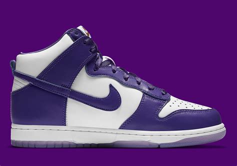 exclusive dunks Nike high